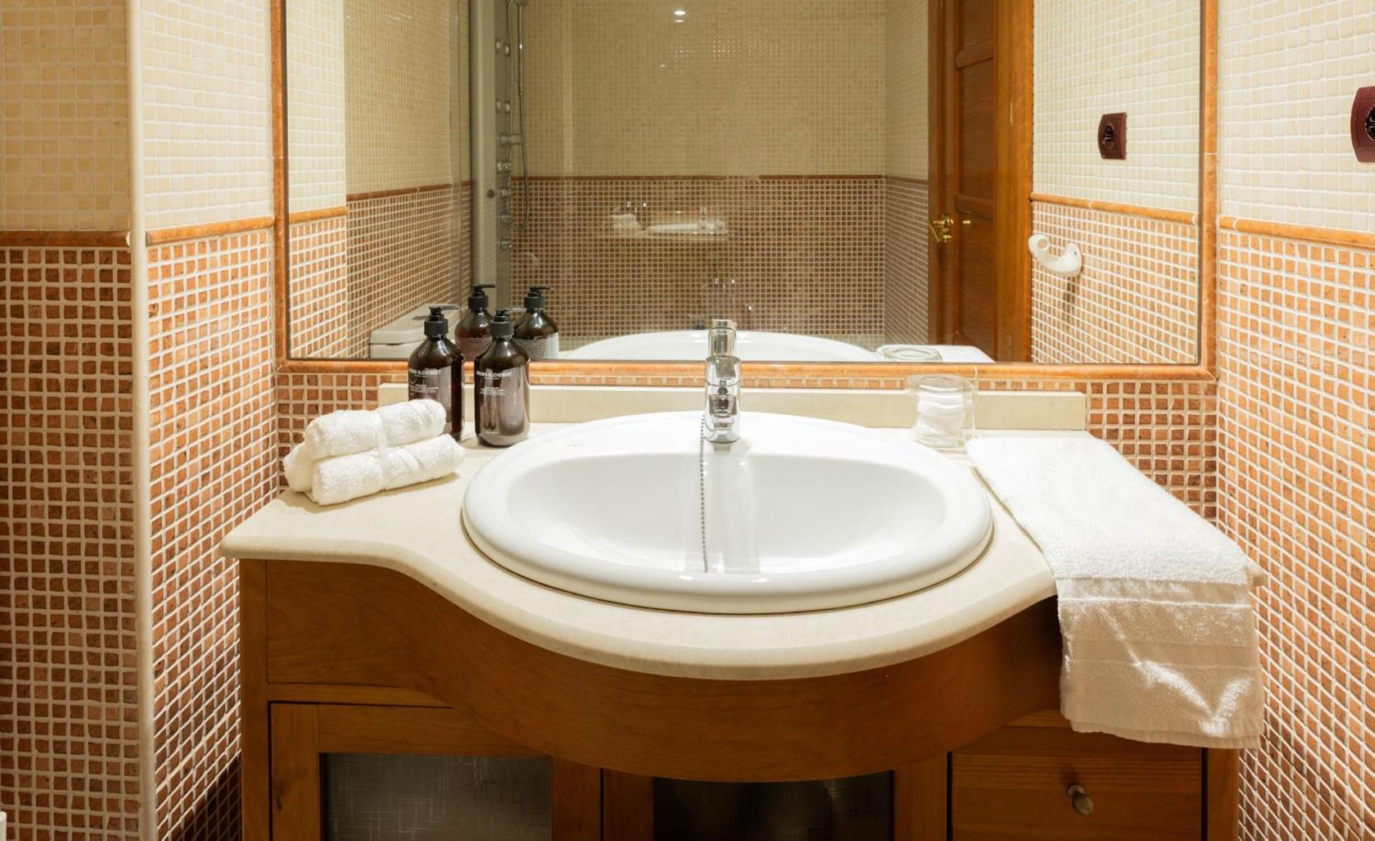 One Bedroom Apartment In Chueca มาดริด ภายนอก รูปภาพ